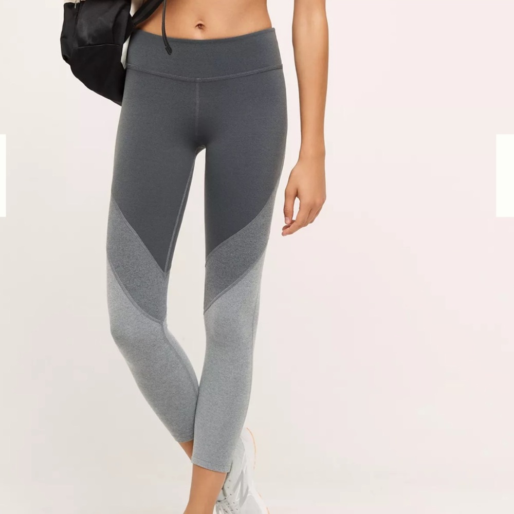 Small Beyond Yoga Gray Color Block Cropped Leggings
